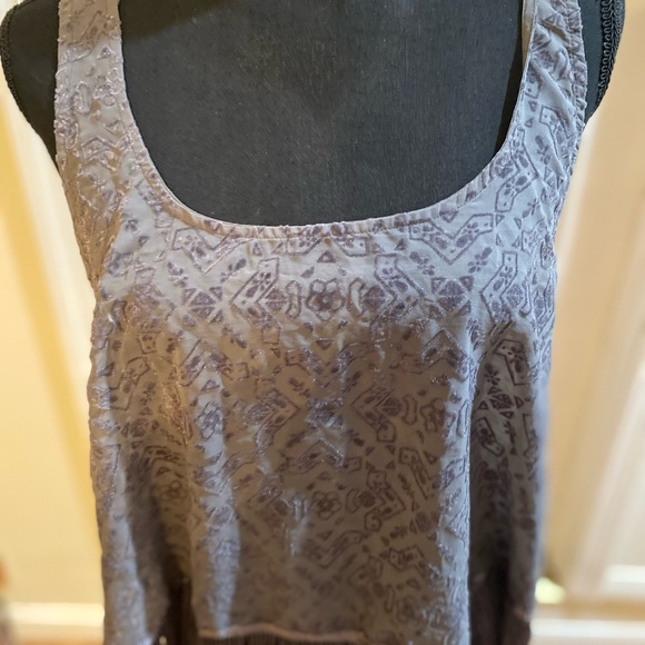 Hollister Size Medium Gray Scoop Neck Fringe Bottom Lace Like Tank Top - Picture 5 of 9
